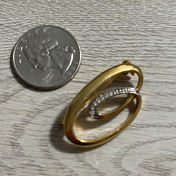 Vintage Gold Tone Brooch - Picture 4 of 4